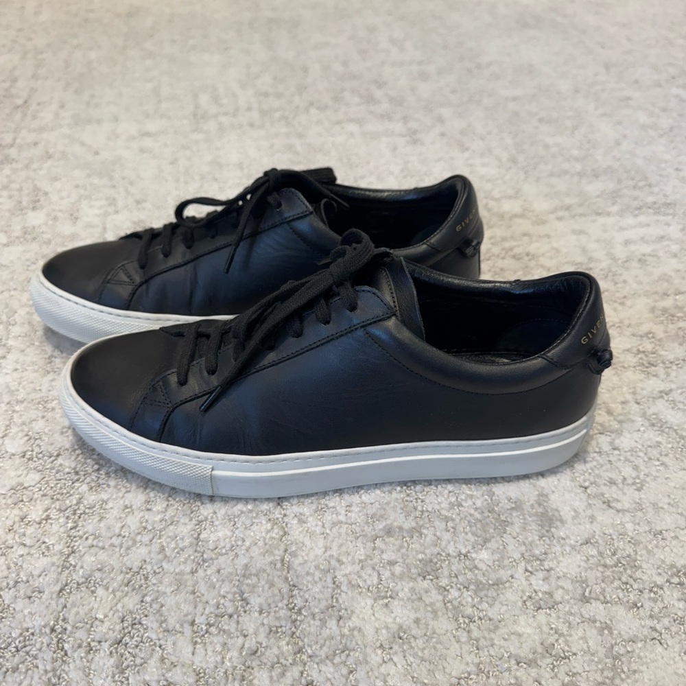 Givenchy Men’s Urban Street Low-Top Sneakers in Black Leather